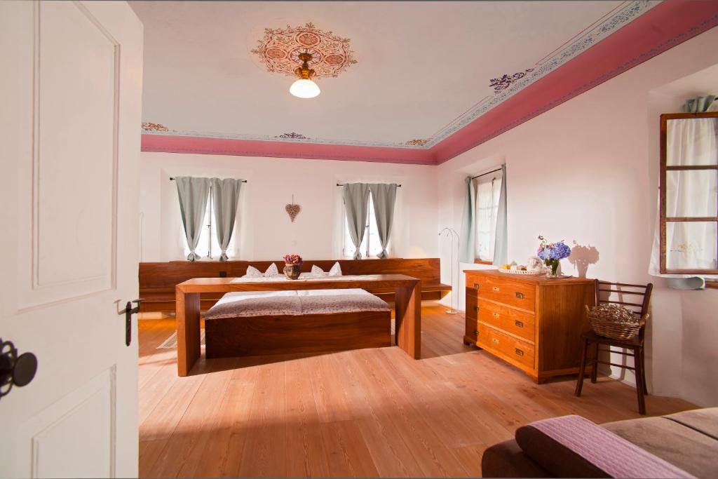 Postel nebo postele na pokoji v ubytování Juvanova hiša - Apartments and Rooms