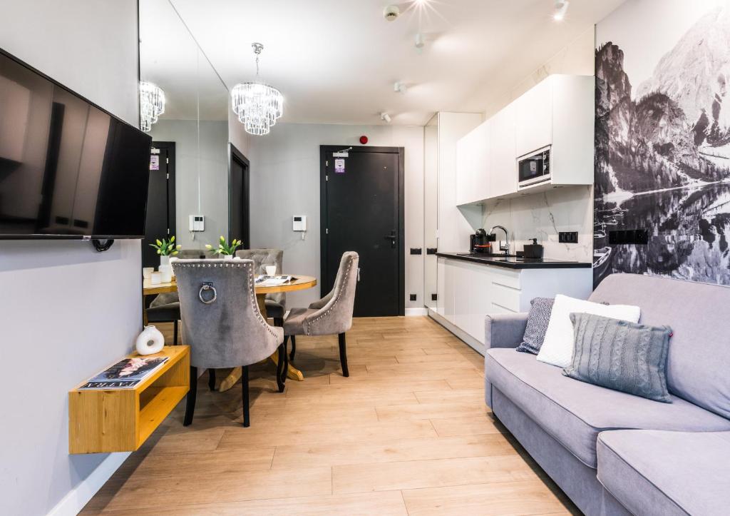 Televízia a/alebo spoločenská miestnosť v ubytovaní Apartamenty Royal Resort Spa