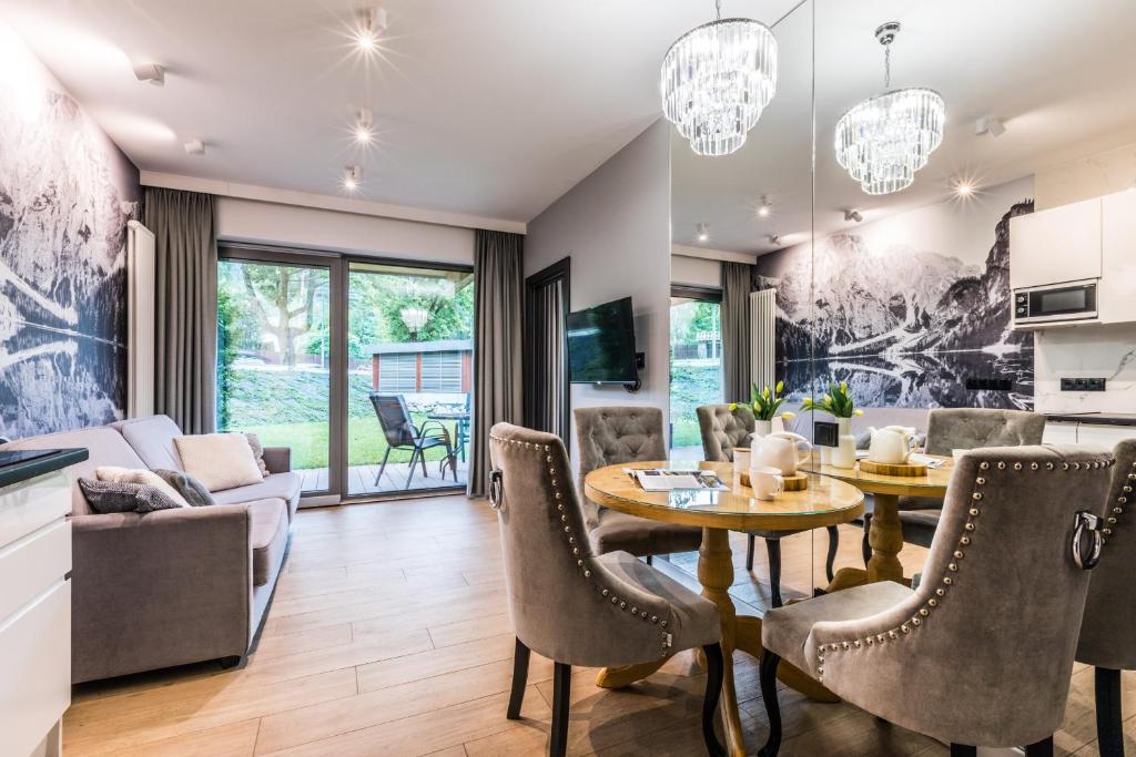 Posedenie v ubytovaní Apartamenty Royal Resort Spa