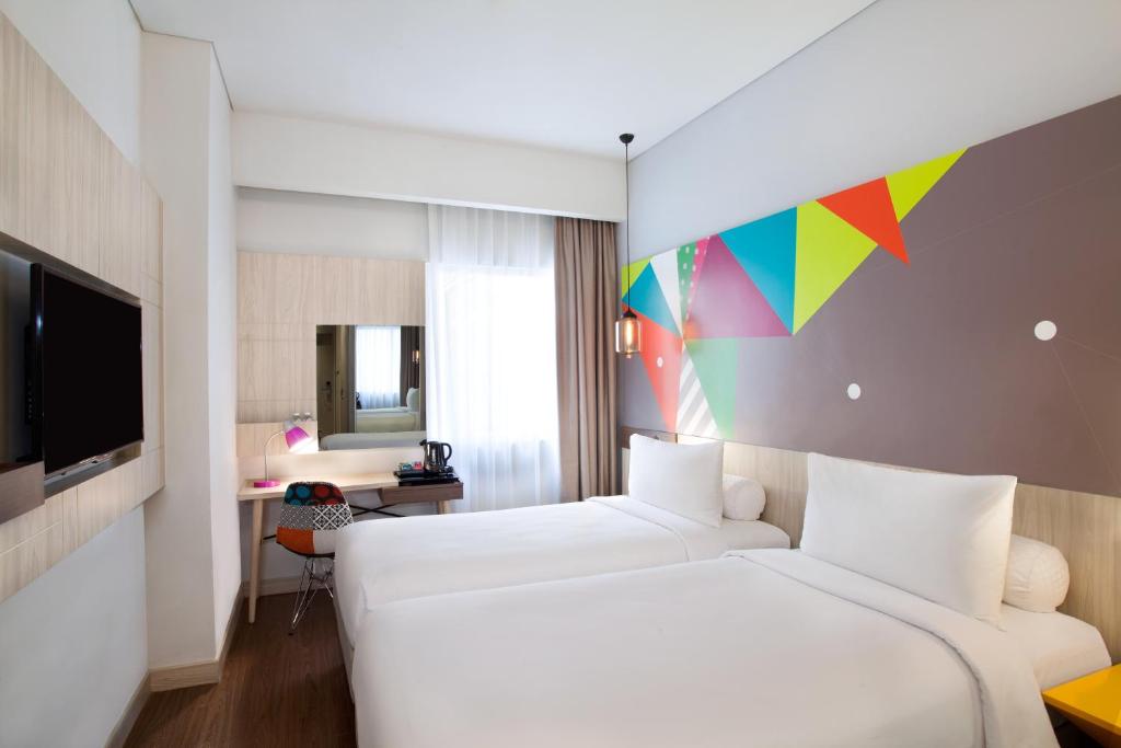 Postel nebo postele na pokoji v ubytování Ibis Styles Jakarta Sunter