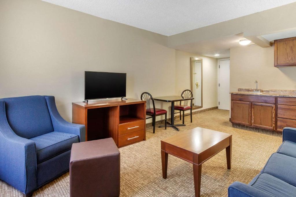 Comfort Inn St Petersburg North photo