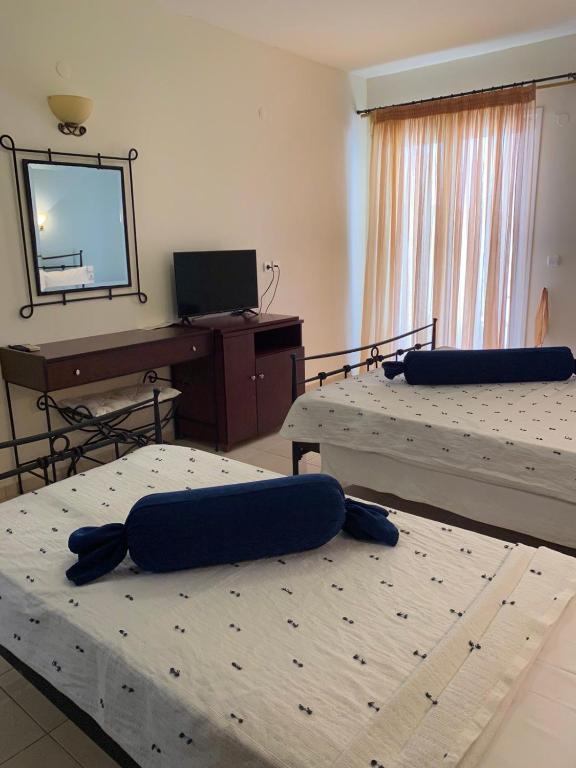Postel nebo postele na pokoji v ubytování Zeus Paradise Hotel Ammoudia