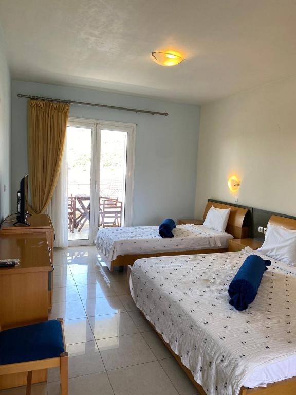 Postel nebo postele na pokoji v ubytování Zeus Paradise Hotel Ammoudia