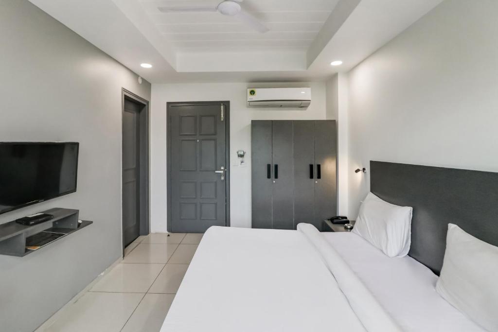 Postel nebo postele na pokoji v ubytování Townhouse South City 2 Sector 49 Gurgaon