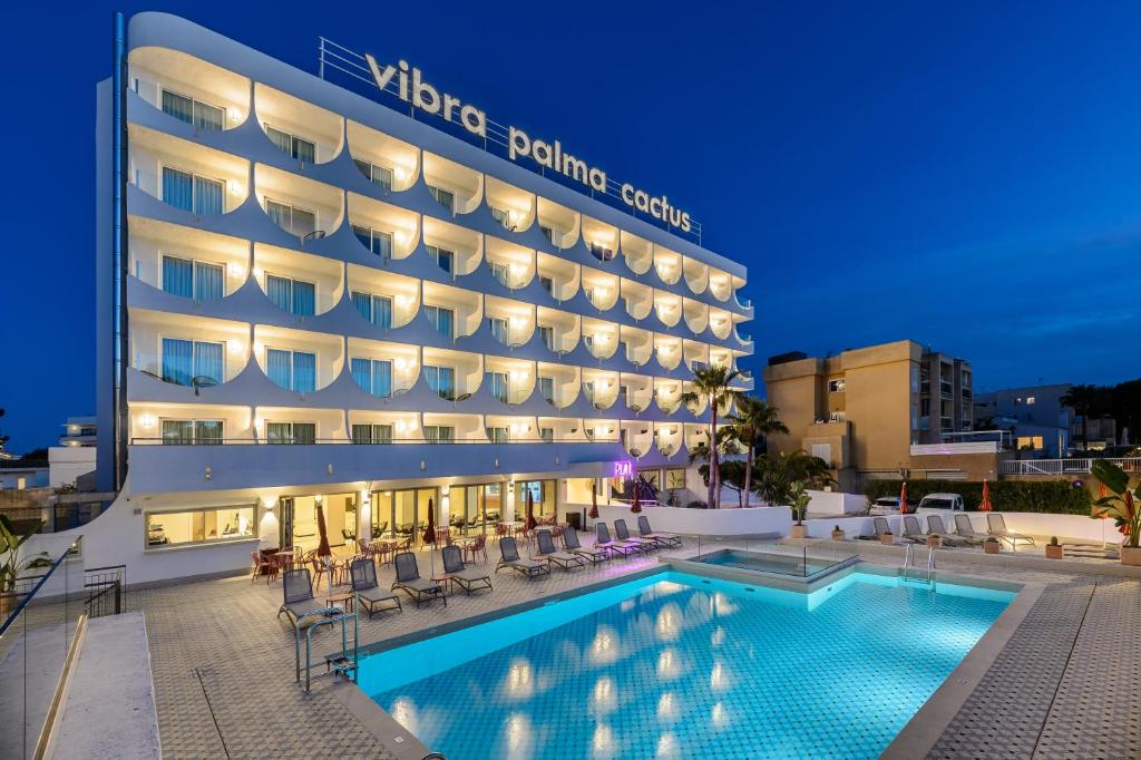 Bazén v ubytování Hotel Vibra Palma Cactus nebo v jeho okolí