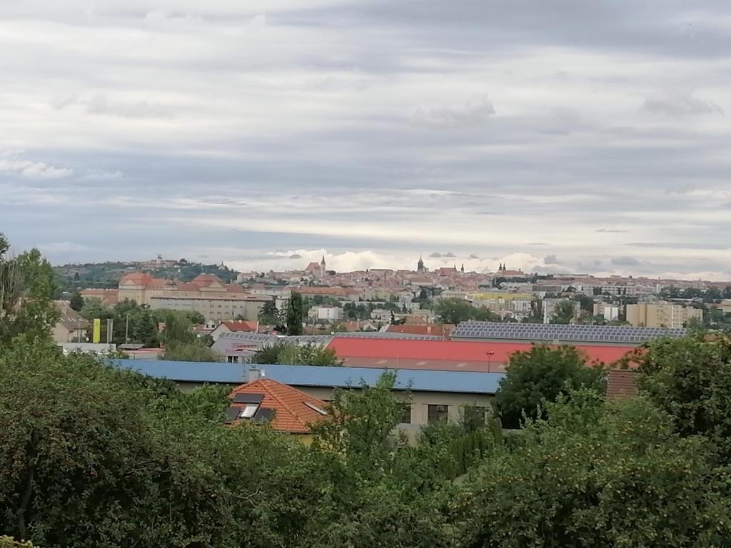 Nespecifikovaný výhled na destinaci Znojmo nebo výhled na město při pohledu z ubytování v soukromí