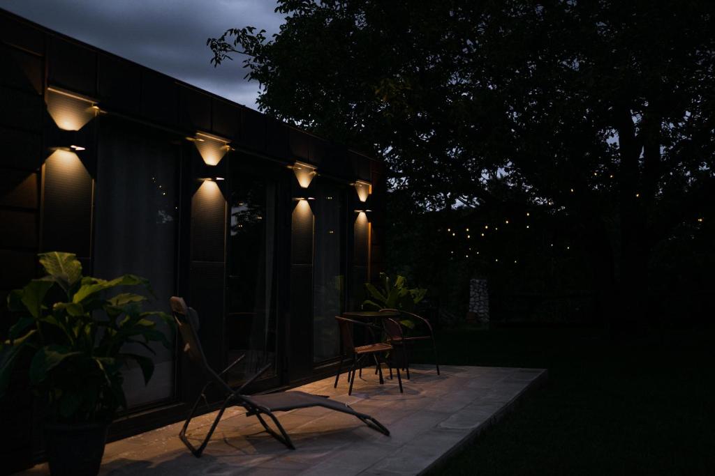 Zahrada ubytování TINY HOUSE mezi sklepy
