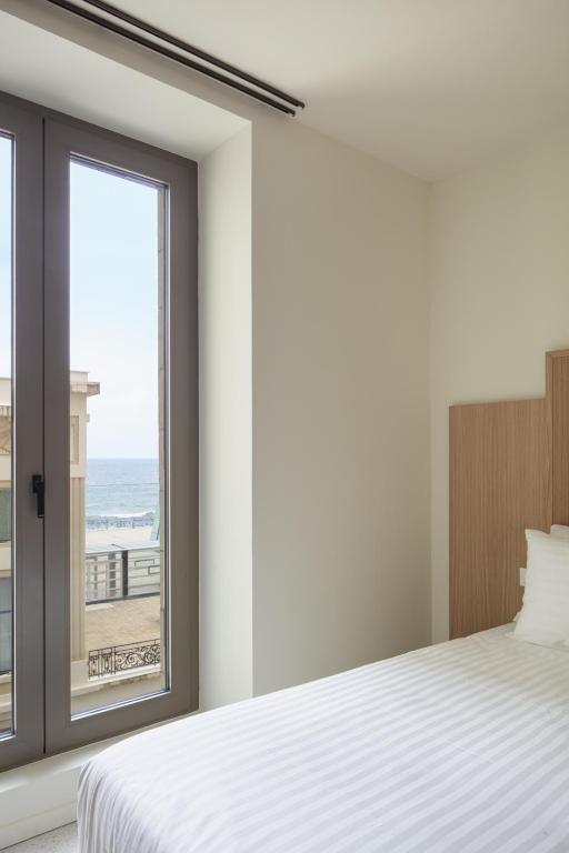 Postel nebo postele na pokoji v ubytování Hôtel La Suite