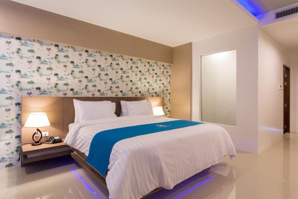 The Phu Beach Hotel - SHA Plus - Deluxe Double Room With Pool Access