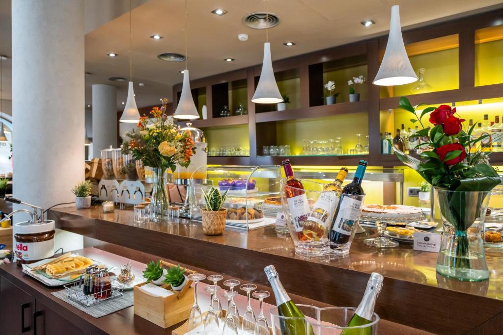 a bar with wine bottles and glasses on a counter at Abba Rambla Hotel in Barcelona