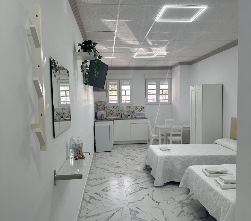 A bed or beds in a room at Hotel Avenida