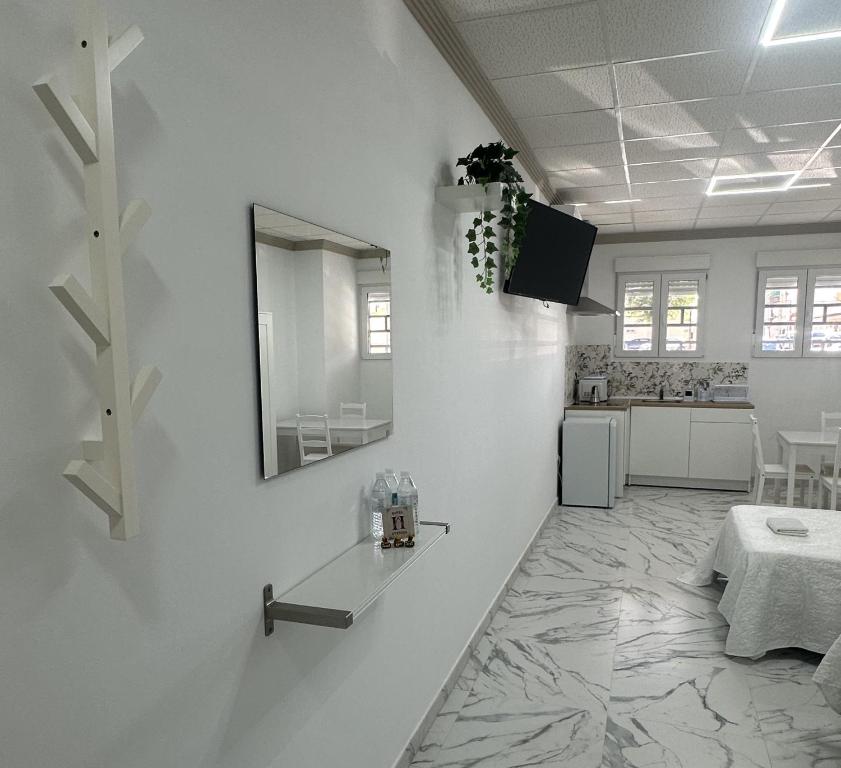 A kitchen or kitchenette at Hotel Avenida