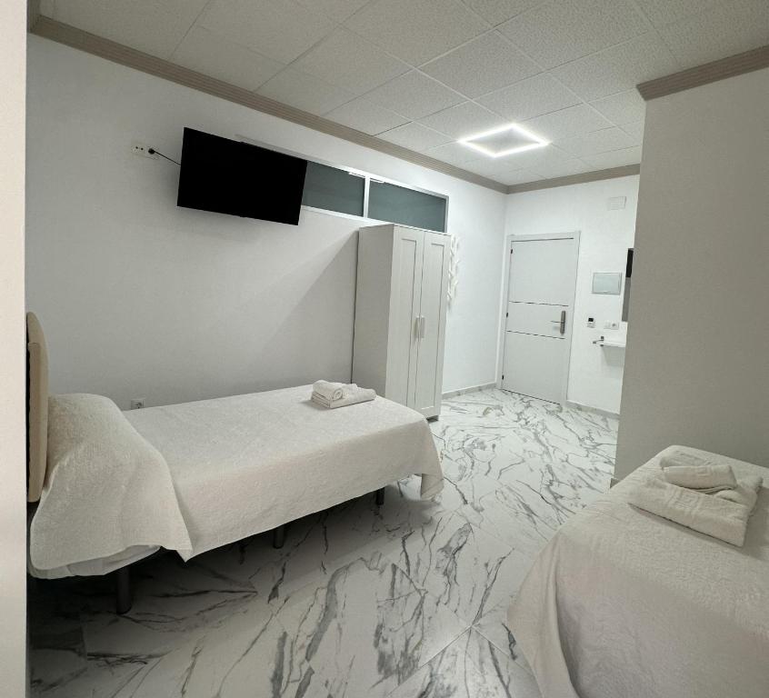 A bed or beds in a room at Hotel Avenida