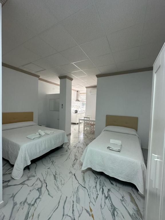 A bed or beds in a room at Hotel Avenida