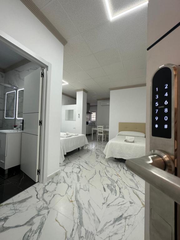 A bed or beds in a room at Hotel Avenida