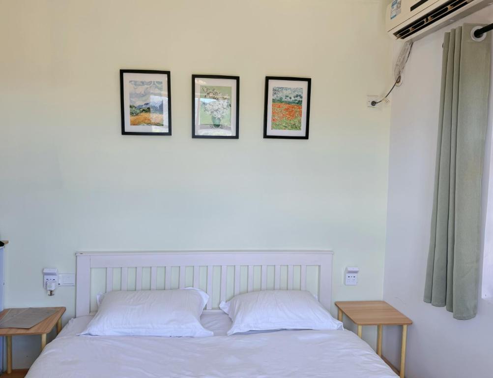Postel nebo postele na pokoji v ubytování Cloud Tree Inn Boutique Guesthouse XiChong DaPeng ShenZhen 深圳大鹏西涌云树里民宿Yun Shu Li