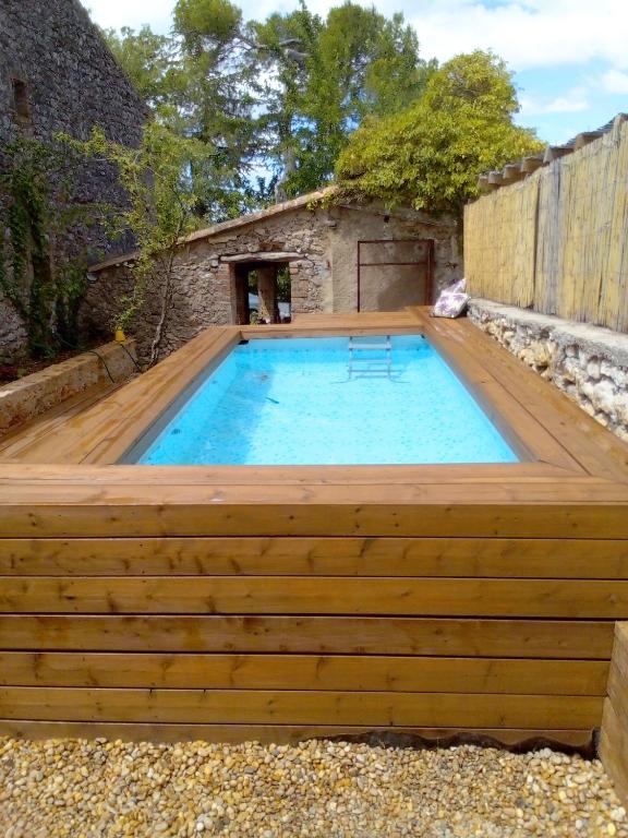 Bazén v ubytování Glamping at Séraphin's nebo v jeho okolí