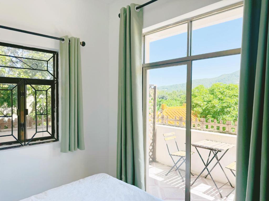 Balkón nebo terasa v ubytování Cloud Tree Inn Boutique Guesthouse XiChong DaPeng ShenZhen 深圳大鹏西涌云树里民宿Yun Shu Li