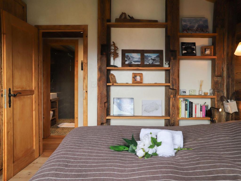 Postel nebo postele na pokoji v ubytování Apartment Praz 11 by Interhome