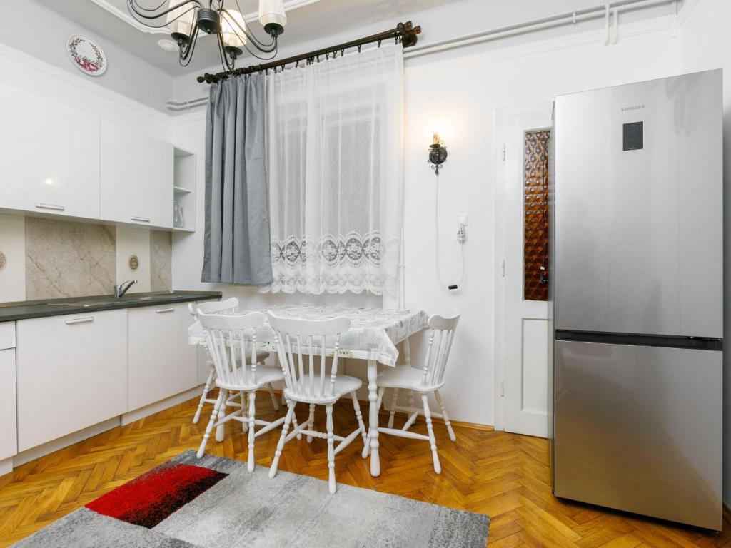 Kuchyňa alebo kuchynka v ubytovaní Apartment Tilia 4 by Interhome