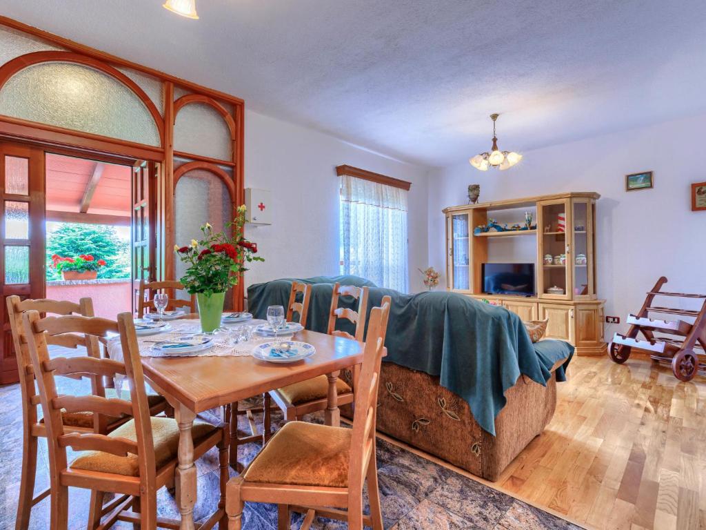 Posezení v ubytování Holiday Home Edi by Interhome