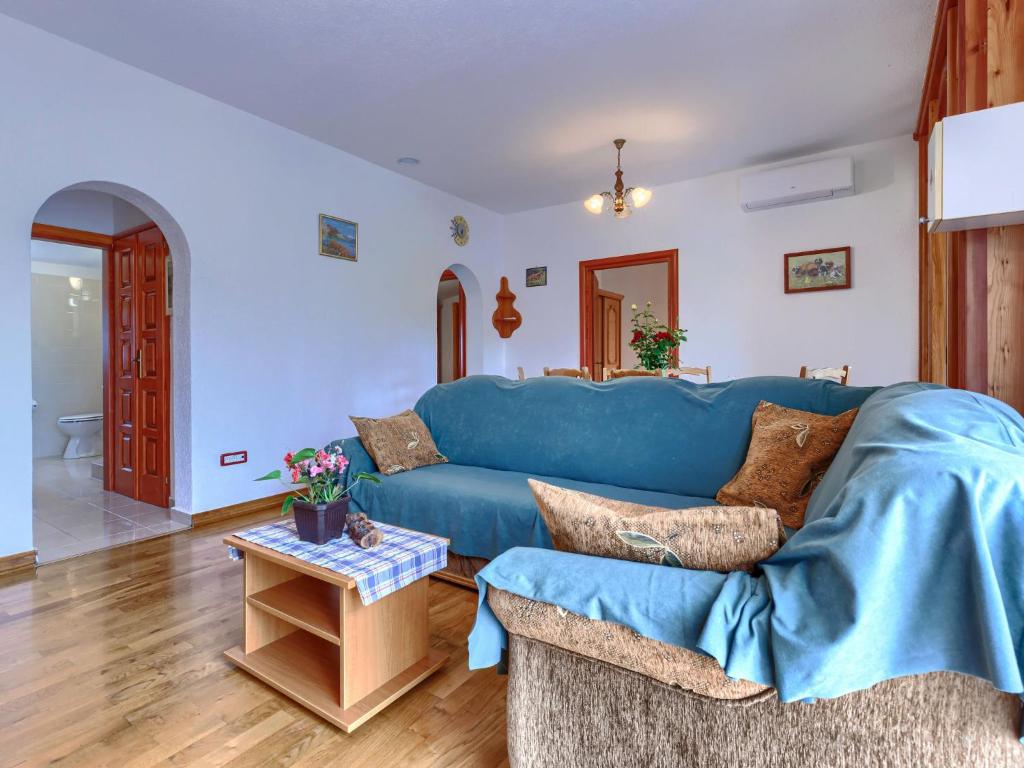 Posezení v ubytování Holiday Home Edi by Interhome