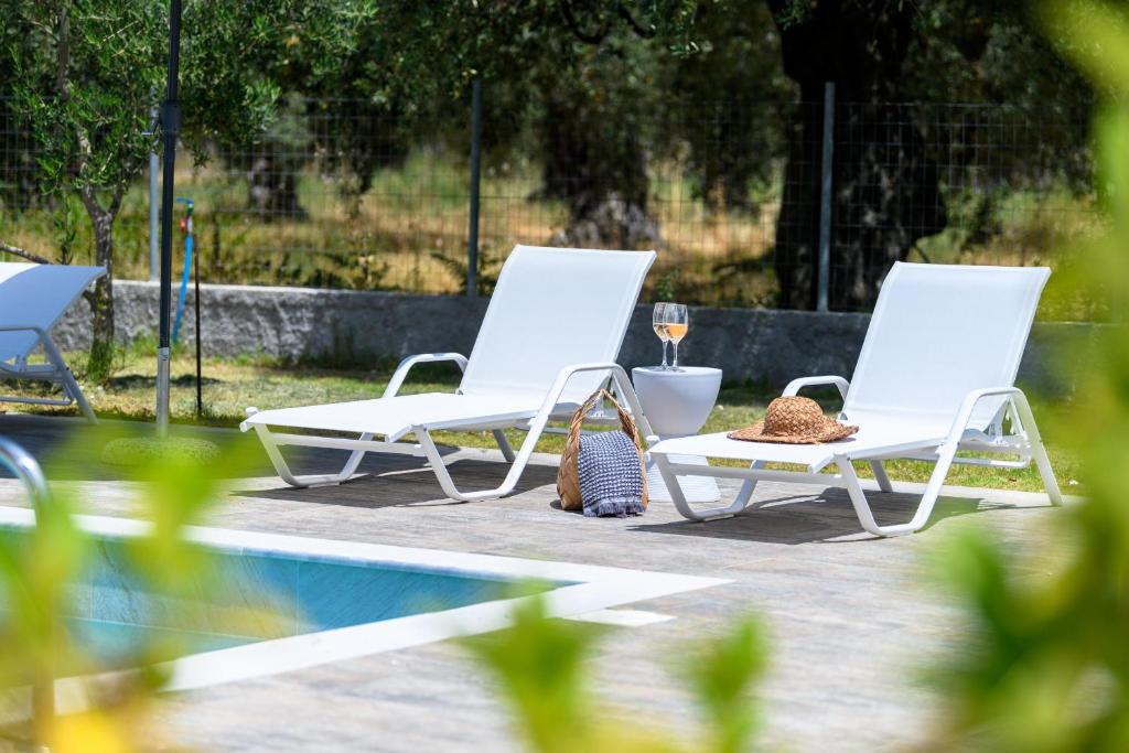 Bazén v ubytování Olea Luxury Villa nebo v jeho okolí
