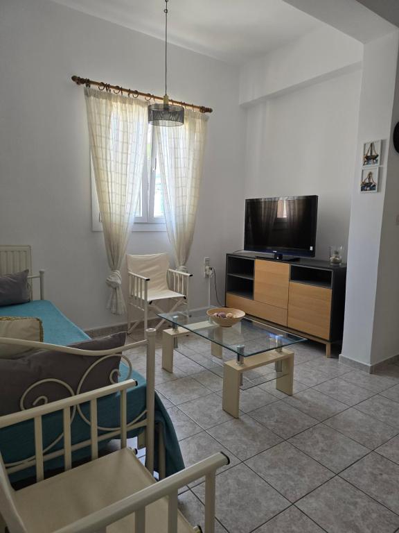 Televízia a/alebo spoločenská miestnosť v ubytovaní Villa CHRISTINA