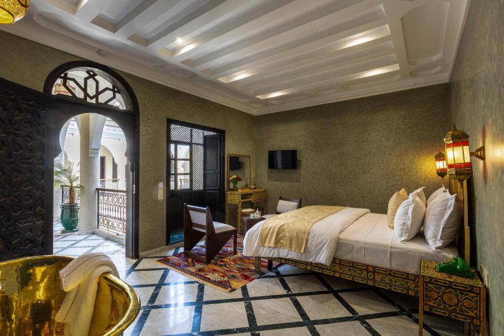 Postel nebo postele na pokoji v ubytování Alrashid Marrakech
