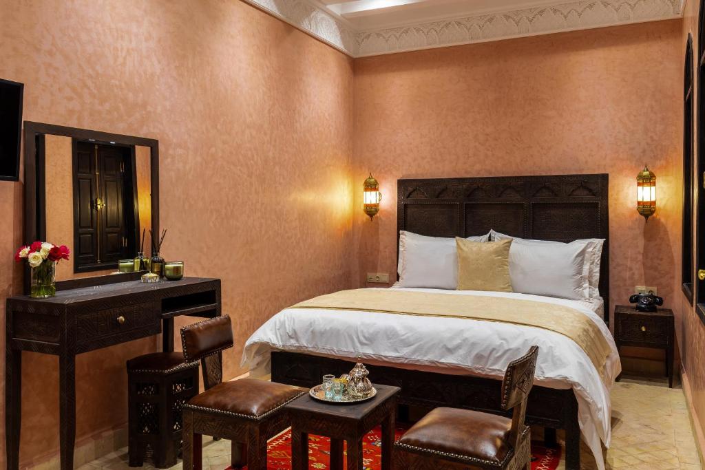 Postel nebo postele na pokoji v ubytování Alrashid Marrakech
