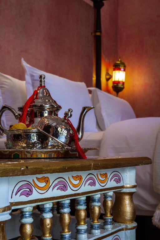 Postel nebo postele na pokoji v ubytování Alrashid Marrakech
