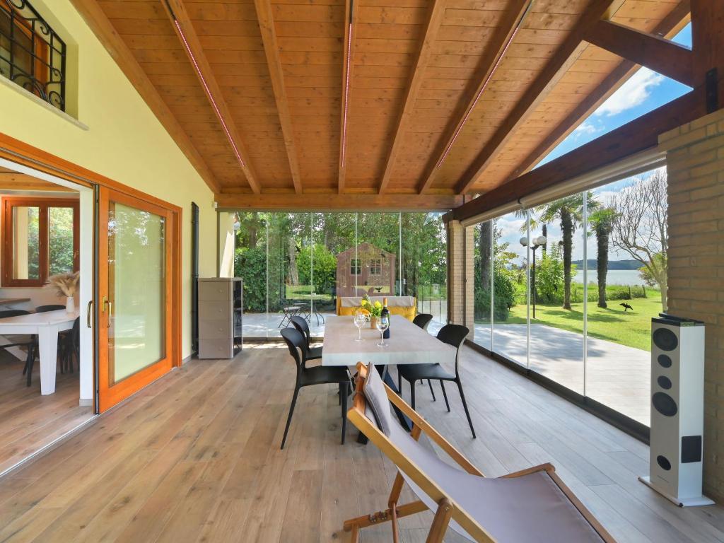 Balkón nebo terasa v ubytování Chalet La Spiaggia by Interhome