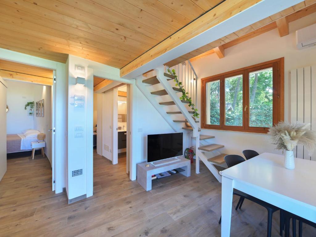 TV a/nebo společenská místnost v ubytování Chalet La Spiaggia by Interhome