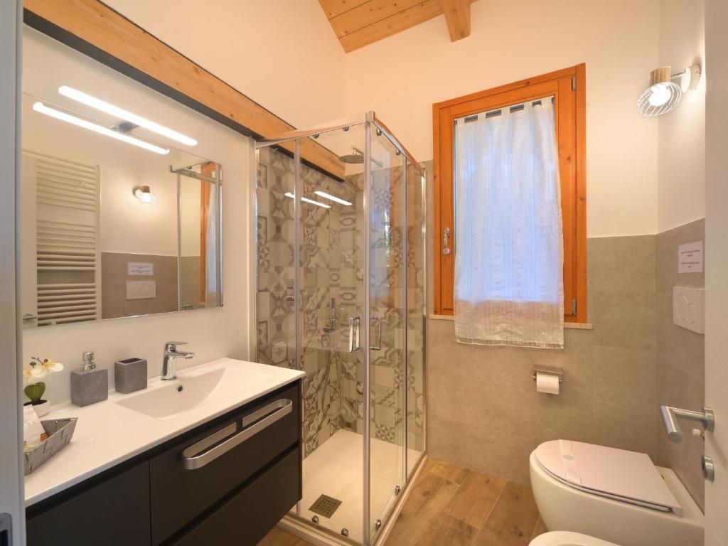 Koupelna v ubytování Chalet La Spiaggia by Interhome