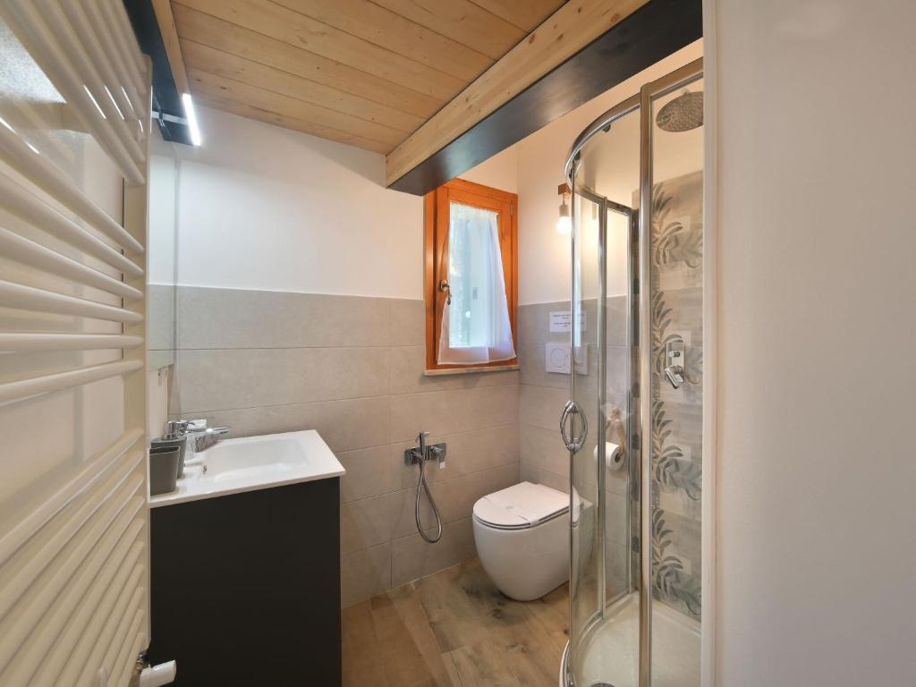 Koupelna v ubytování Chalet La Spiaggia by Interhome