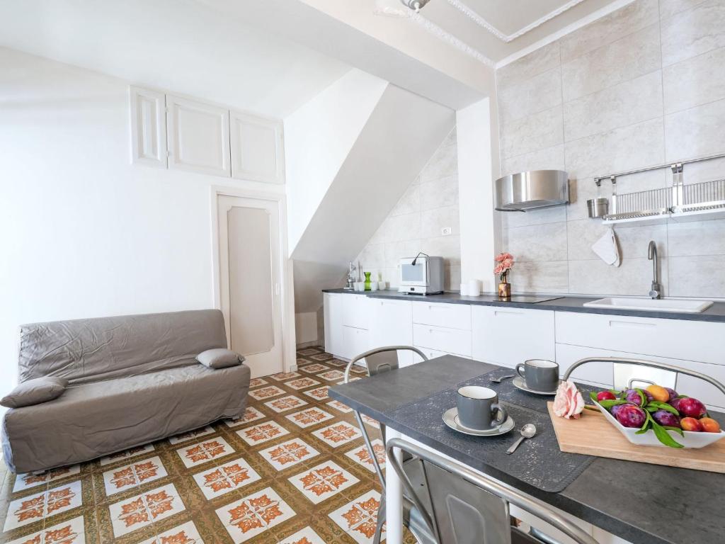 A kitchen or kitchenette at Apartment Aloe by Interhome