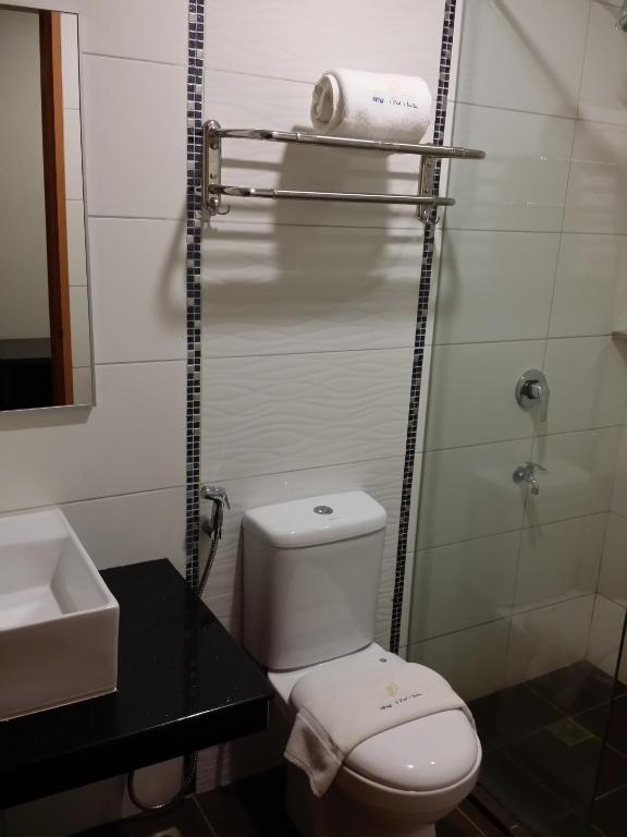 Koupelna v ubytování MJ Hotel