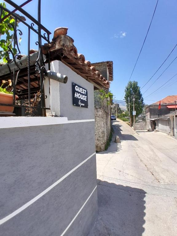 Fotografie z fotogalerie ubytování Guest House Ejona v destinaci Gjirokastër