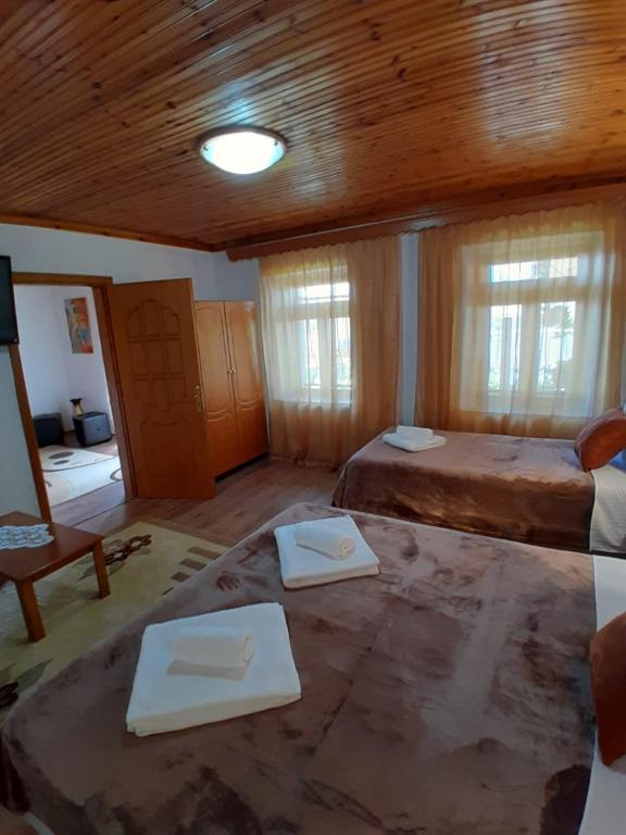 Postel nebo postele na pokoji v ubytování Guest House Ejona