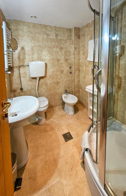 Koupelna v ubytování Mali Hotel BaMBiS