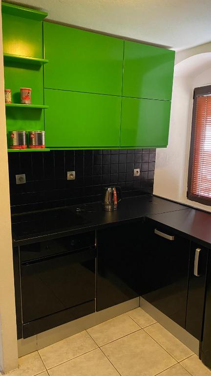 Una cocina o kitchenette en Majka Guest House