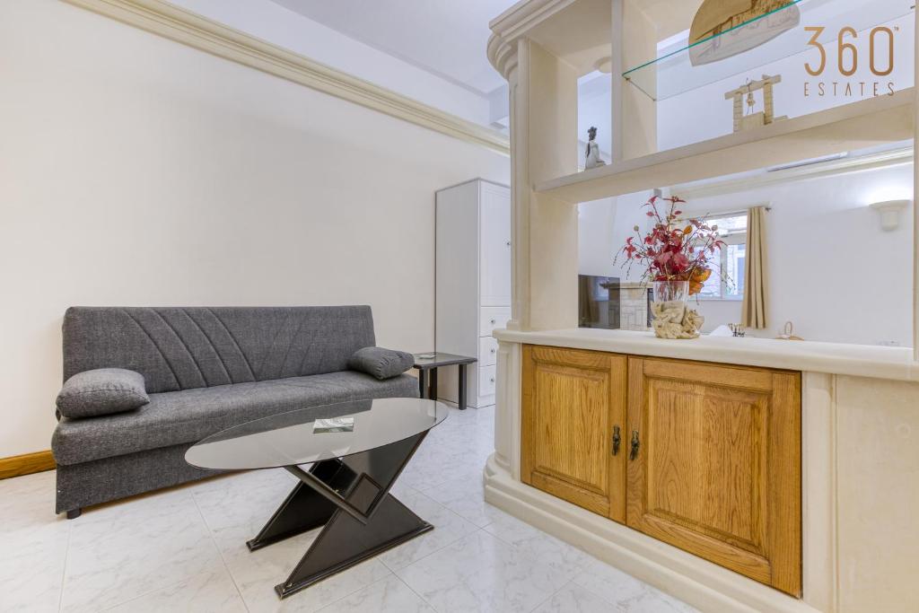 Istumisnurk majutusasutuses Spacious 4BR Terraced House with Rooftop Access by 360 Estates