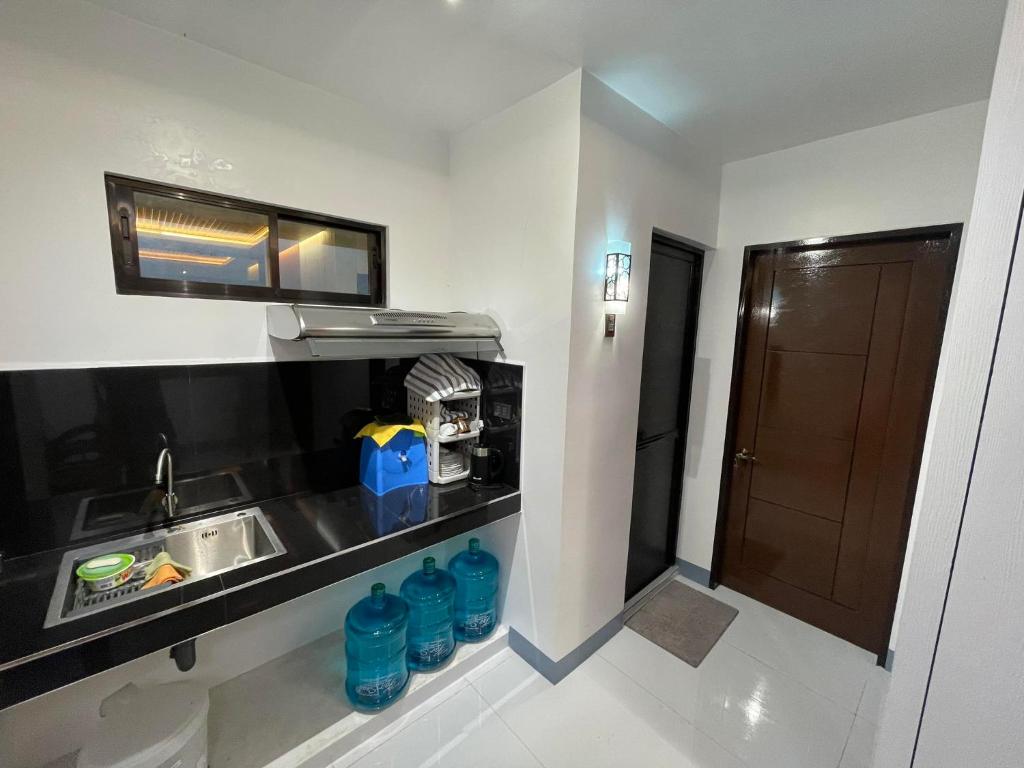 Kuchyň nebo kuchyňský kout v ubytování SHOWMECAS Alley Stay