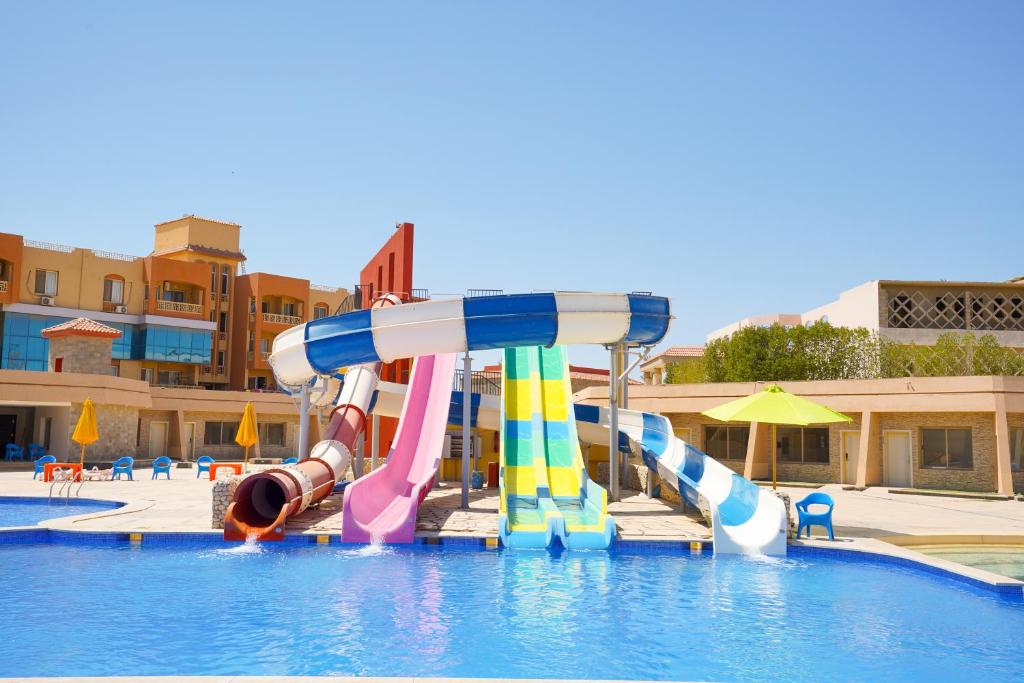 Bazén v ubytování Nozha Beach - Ras Sudr nebo v jeho okolí