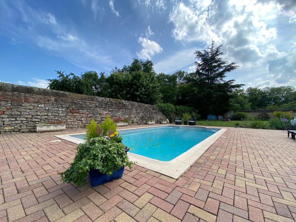 Bazén v ubytování Relais du Dompeter nebo v jeho okolí