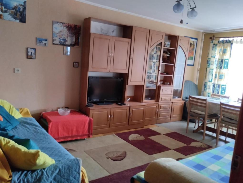 Suitetrails - Apartment on Korjatovich 6a