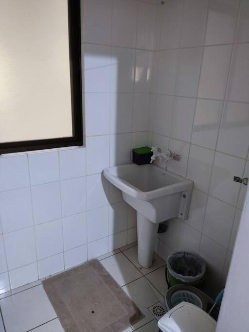 Koupelna v ubytování Apartamento mobiliado com ar condicionado em um quarto