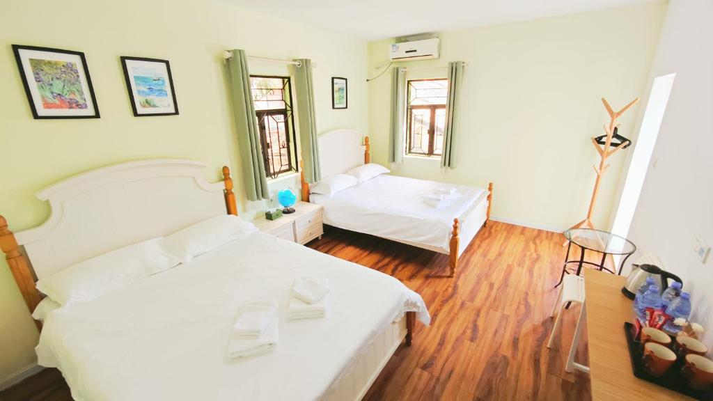 Postel nebo postele na pokoji v ubytování Cloud Tree Inn Boutique Guesthouse XiChong DaPeng ShenZhen 深圳大鹏西涌云树里民宿Yun Shu Li
