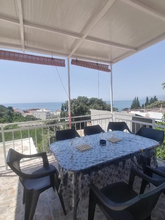 Balkón nebo terasa v ubytování Apartman Kosta