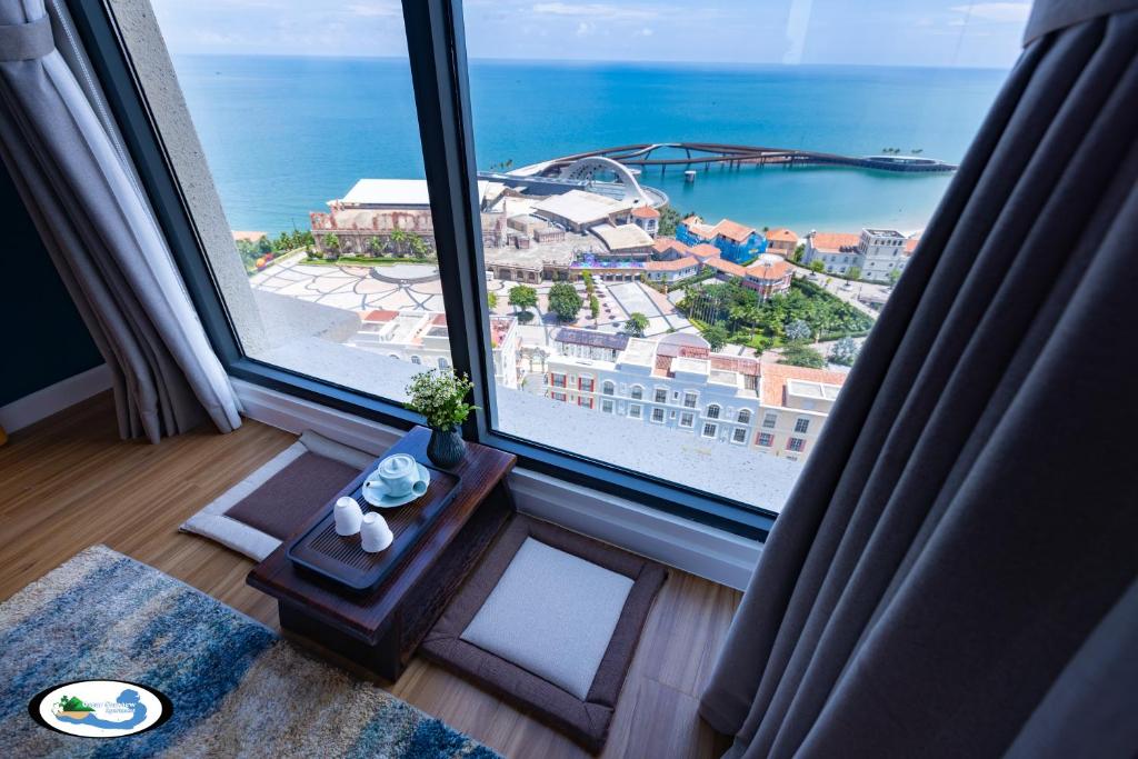 Oscar Seaview Apartment - 1